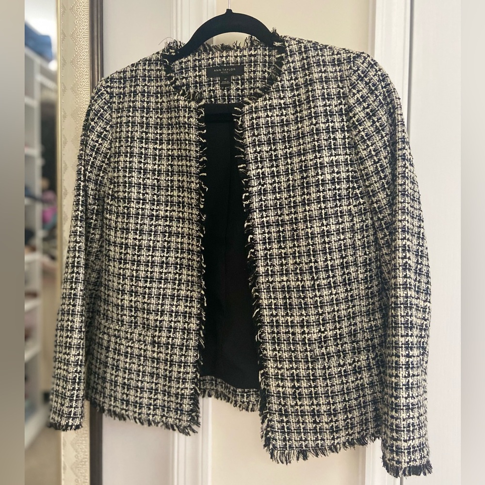Ann Taylor Multi color black tweed cropped jacket in size 4 petite